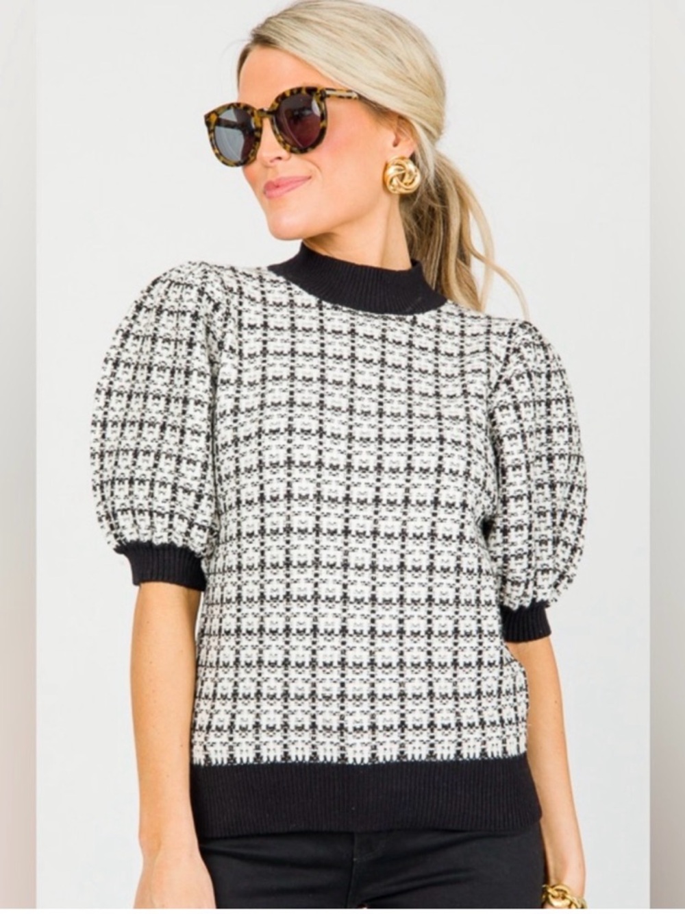 Women's Black & White Puff Sleeve Sweater - Classic Checked Knit